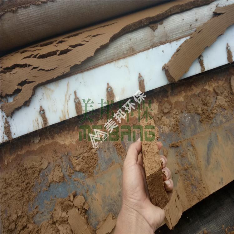  洗沙泥漿脫水，脫離清水循環(huán)使用，泥餅手抓不出水