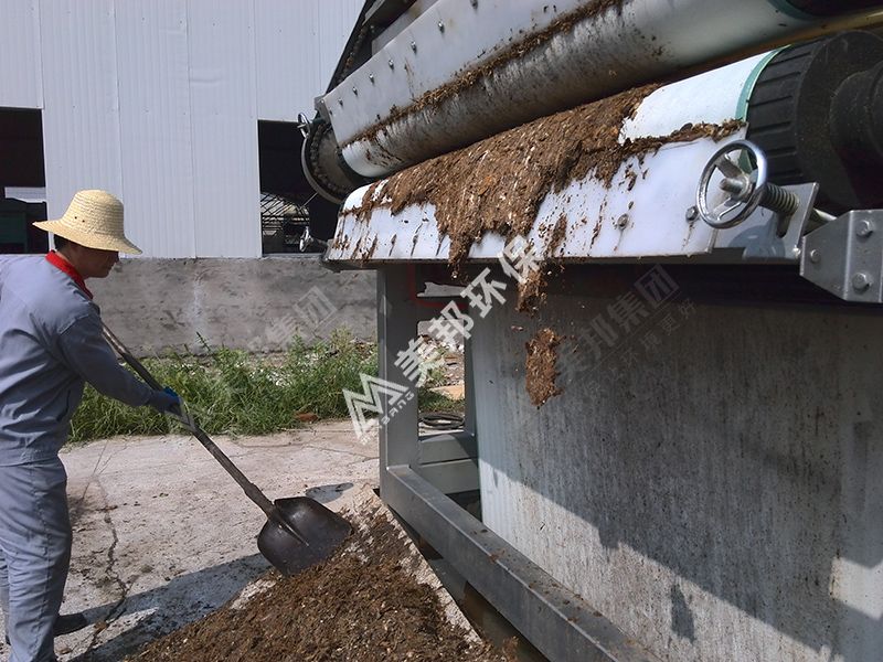 中藥渣用帶式壓榨機(jī)脫水效果 中藥渣用帶式壓榨機(jī)脫水效果